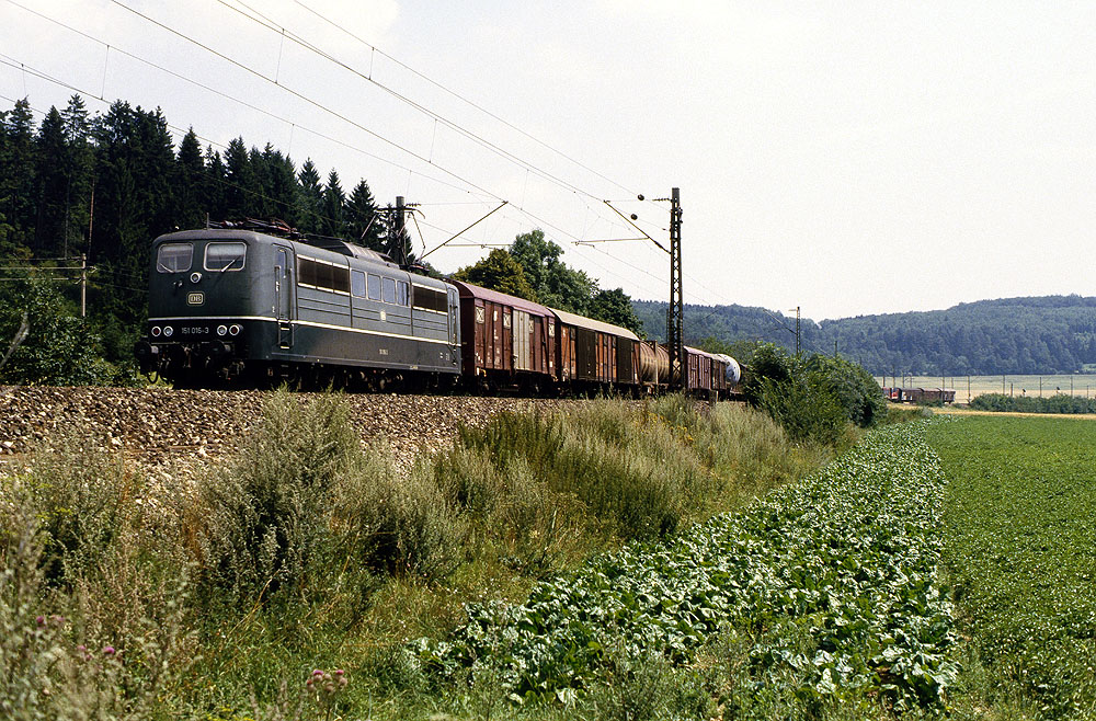 https://www.eisenbahnfotograf.de/datei/August 1986/1150107 DB 151016 Urspring 2.8.1986.jpg
